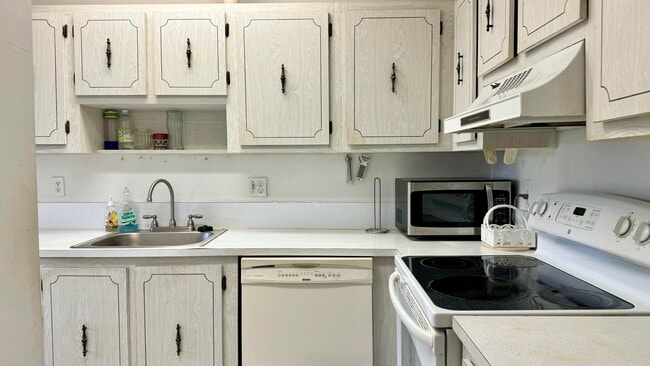 Building Photo - 1551 NW 20th Ave