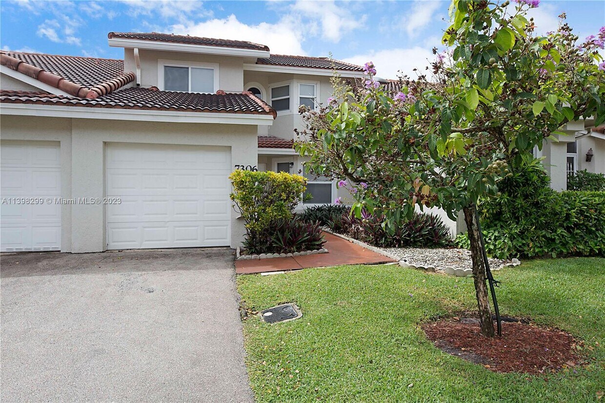 Foto principal - 7306 Pinewalk Dr S