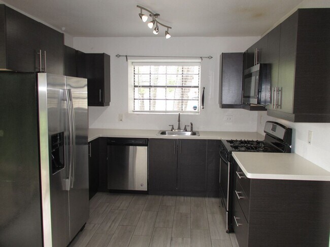 Foto del edificio - Adorable 2bedroom/1 bath Duplex on Wooded Lot