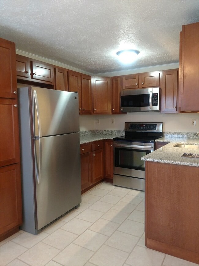 Building Photo - Beautiful Townhouse in Quail Run Community
