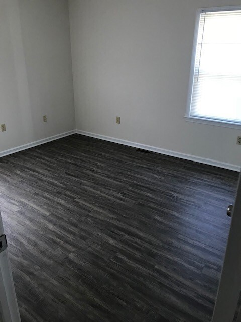 Foto del edificio - Blackstone-2 Bedroom Apartment-1st level