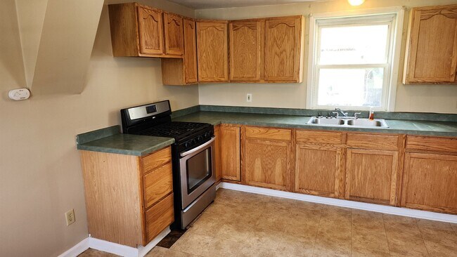 Building Photo - 1501 W. Henley St.