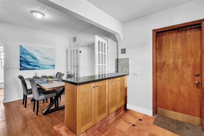 Foto del edificio - 836 W 40th St