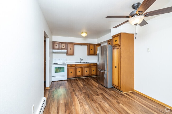 2BR, 1BA - 850SF - Kitchen - Hartwell Place Apartments