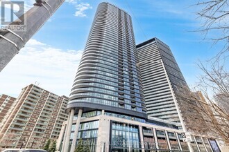 Building Photo - 585-585 Bloor St E