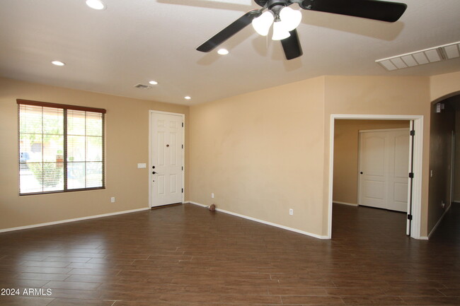 Building Photo - 11310 W Monte Vista Rd
