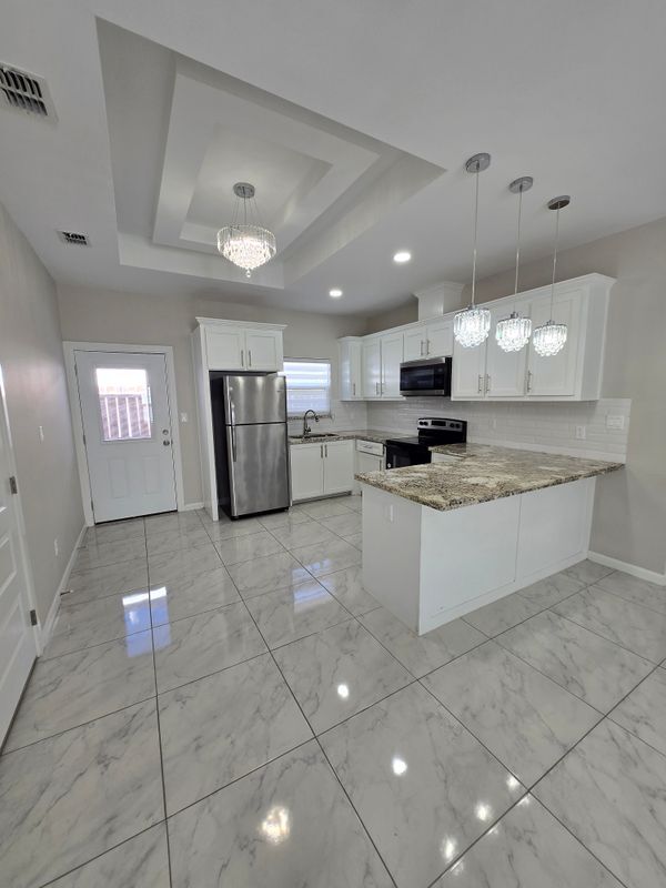 Foto del edificio - 1018 N Woodson Ave