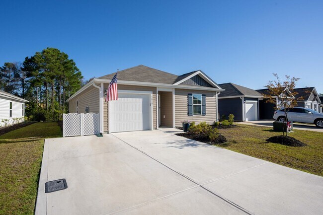 Building Photo - Charming 4-Bedroom Home in Desirable Water...