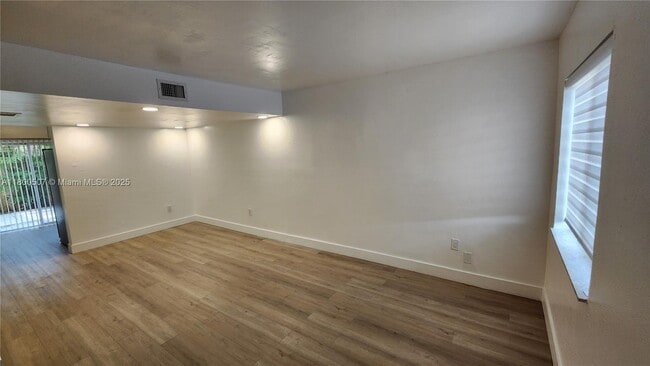 Foto del edificio - 8252 NW 6th Terrace