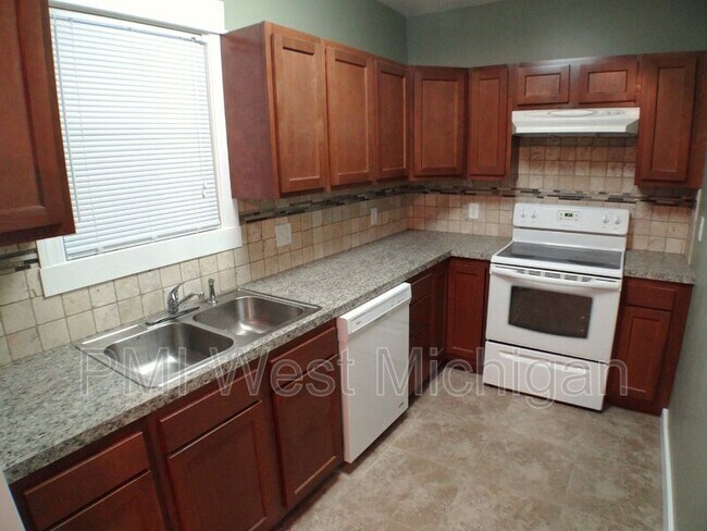 Foto del edificio - 777 College Ave NE