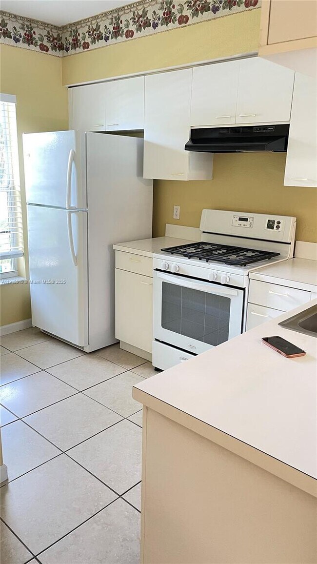 Foto del edificio - 8110 San Carlos Cir