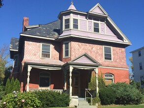 Building Photo - 308 Main St