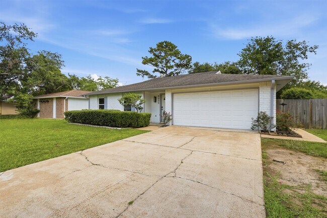 Building Photo - 4035 Cypressdale Dr