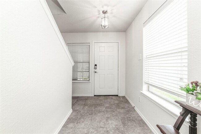 Foto del edificio - 6642 Haven Forest Ln