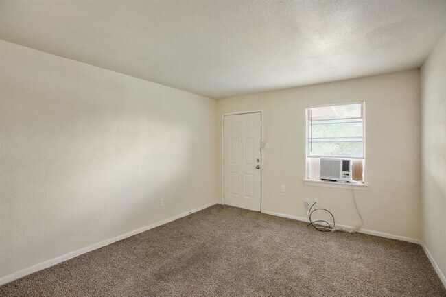 Foto del edificio - 5415 3 Rd St