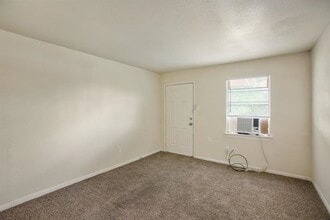 Building Photo - 5415 3 Rd St