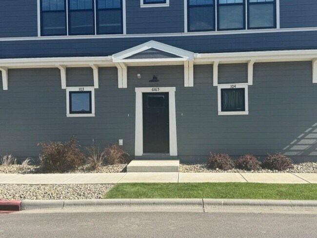 Building Photo - 6165 Farmstead Ave