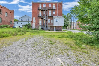 Building Photo - 380 Scott St