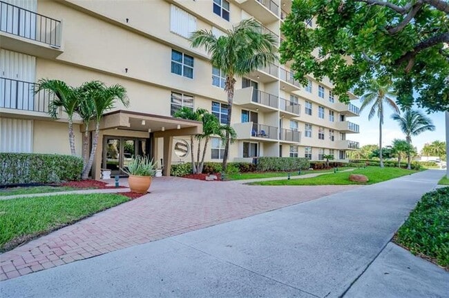 Foto del edificio - 1009 N Ocean Blvd