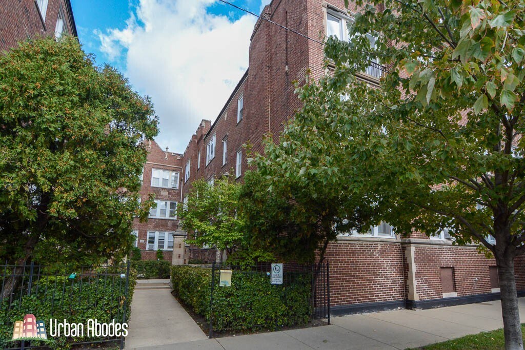 Primary Photo - 3038 W Wellington Ave