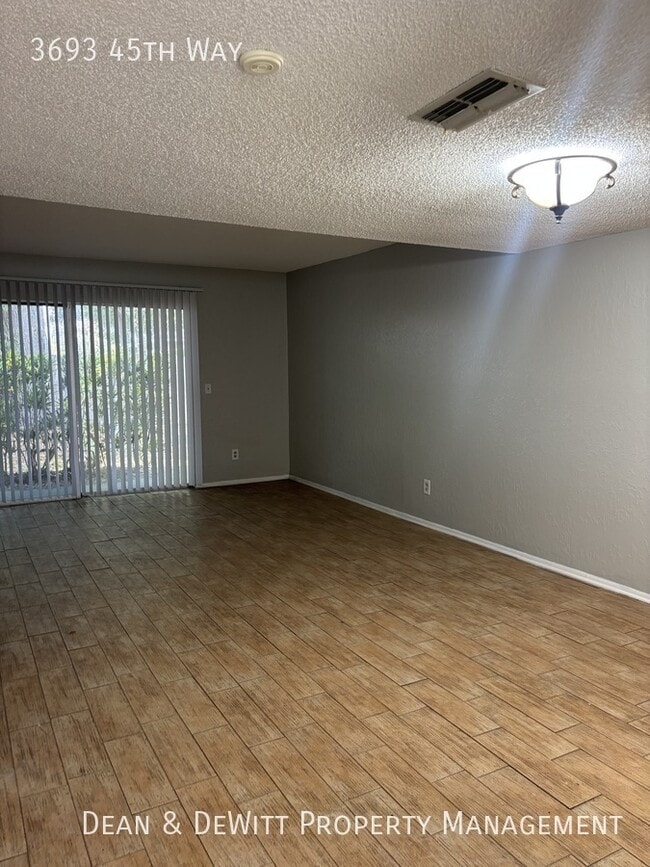 Foto del edificio - 3693 45th Way N