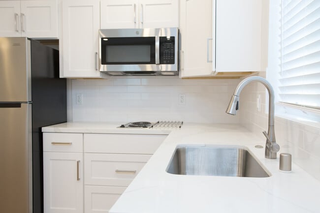 Building Photo - 15042 Cullen St