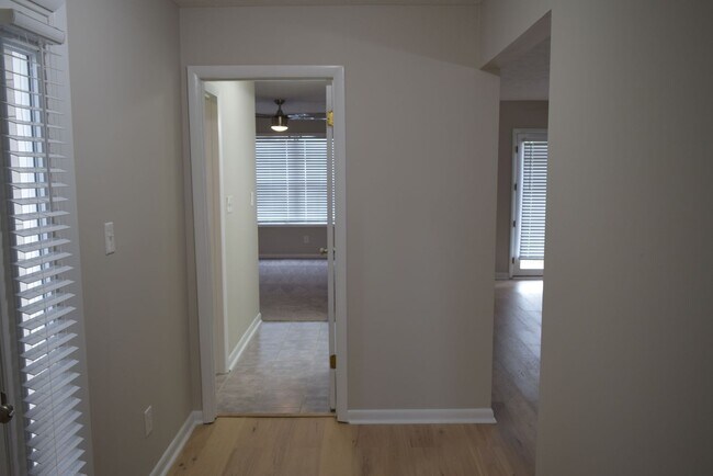 Foto del edificio - 668 Bartons Landing Pl