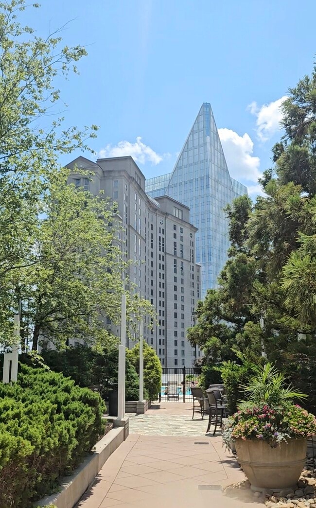 Foto del edificio - 3324 Peachtree Rd NE