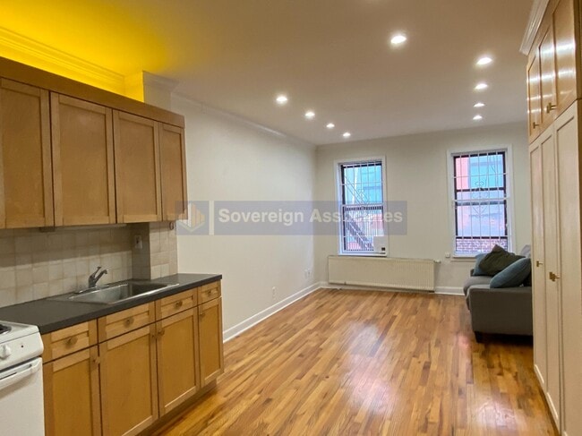 Foto del edificio - 527 W 48th St