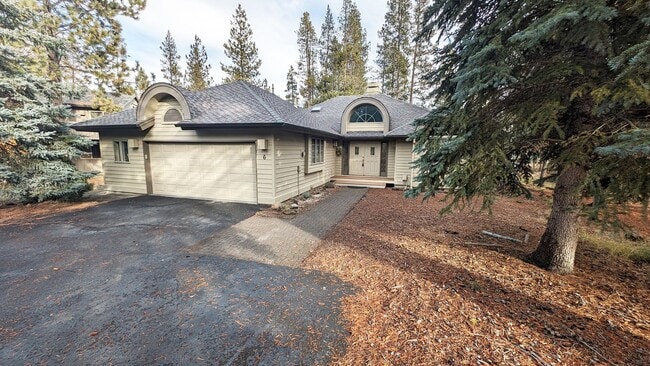 Building Photo - Furnished Sunriver 3 Bedroom Home Availabl...