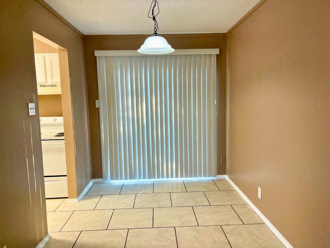 Building Photo - 8806 Meadow Range St