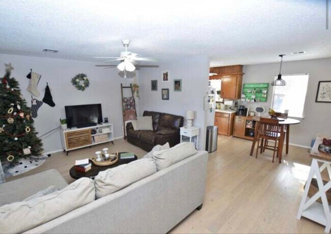 Foto del edificio - 314 Redbud Ln