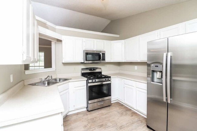 Foto del edificio - 7300 Hunters Ridge Dr