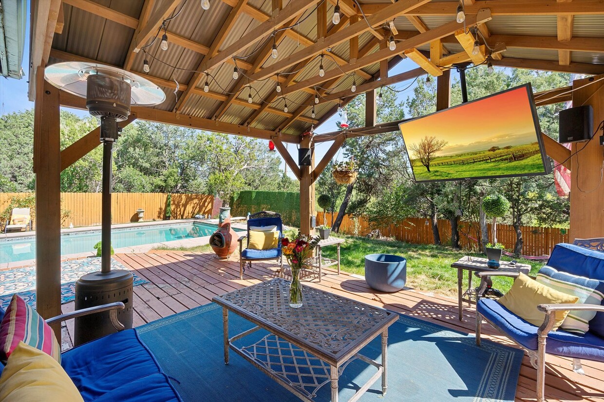 Primary Photo - Beautiful 4-Bedroom, 3-Bathroom Home with ...