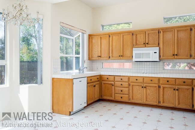 Building Photo - 4 br, 3 bath House - 13844 Lewiston St