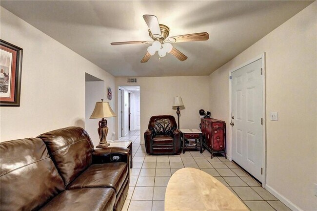 Foto del edificio - 6490 Tuggle Dr