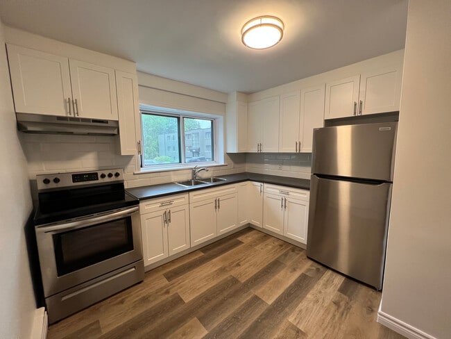 Building Photo - 2150 Lilnan Ct