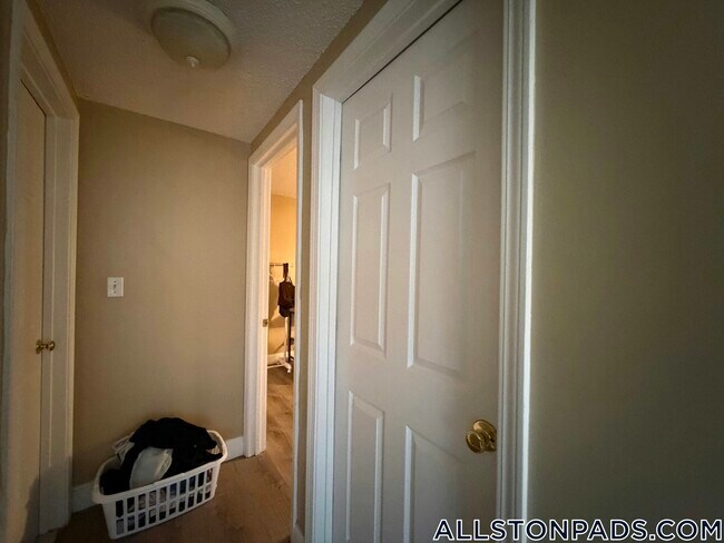 Building Photo - 15 N Beacon St