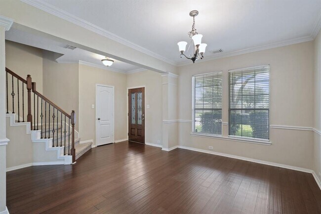 Foto del edificio - 718 Rock Creek Ct