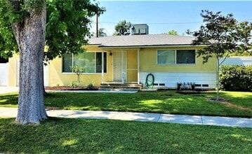 Building Photo - 4765 Sunnyside Dr