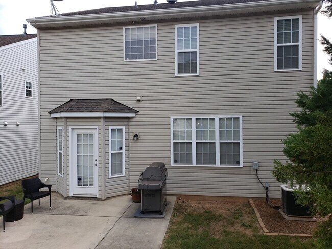 Foto del edificio - Beautiful home in Ballantyne