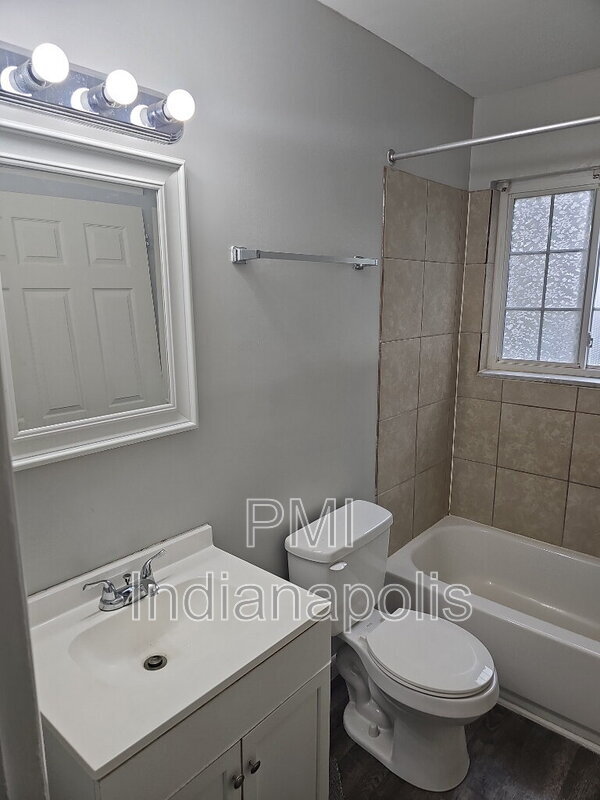 Foto del edificio - 6240 E 11th St