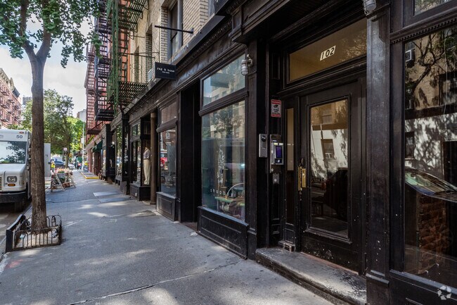 Entrance - 100 Christopher St