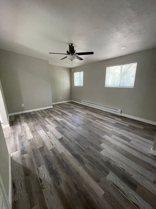 Building Photo - newly renovated, and in a essential locati...