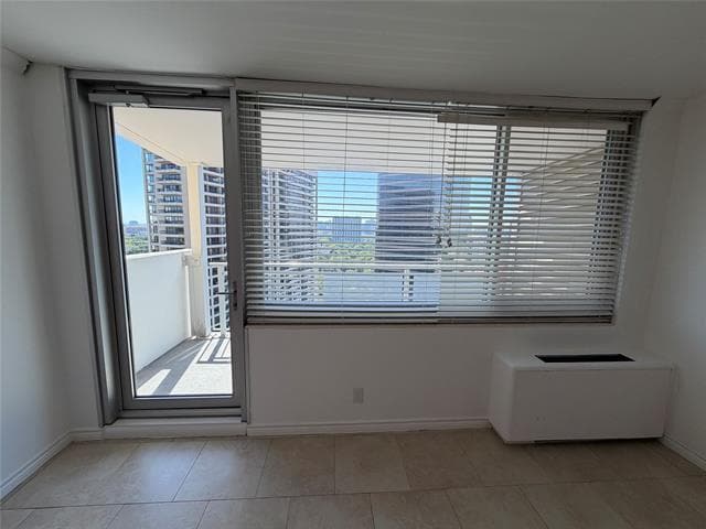 Building Photo - 3883 Turtle Creek Dr