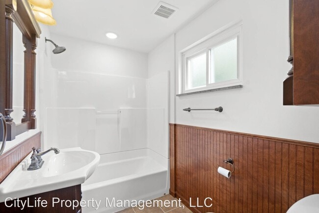 Building Photo - 3 br, 2 bath House - 2019 Ohio Avenue