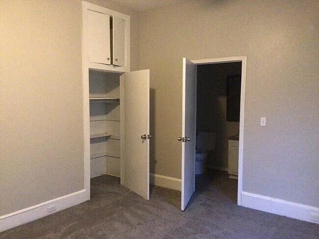 Foto del edificio - 9 Hemlock Dr