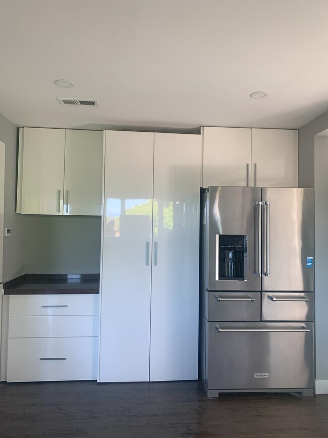 Plenty of cabinets. Updated stainless steel appliances - 815 108th Ave SE