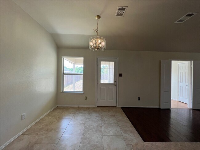 Building Photo - 1053 Shadow Glenn Dr