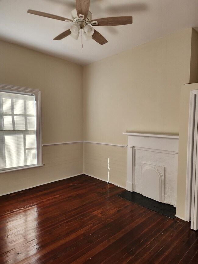 Building Photo - 411 2nd St